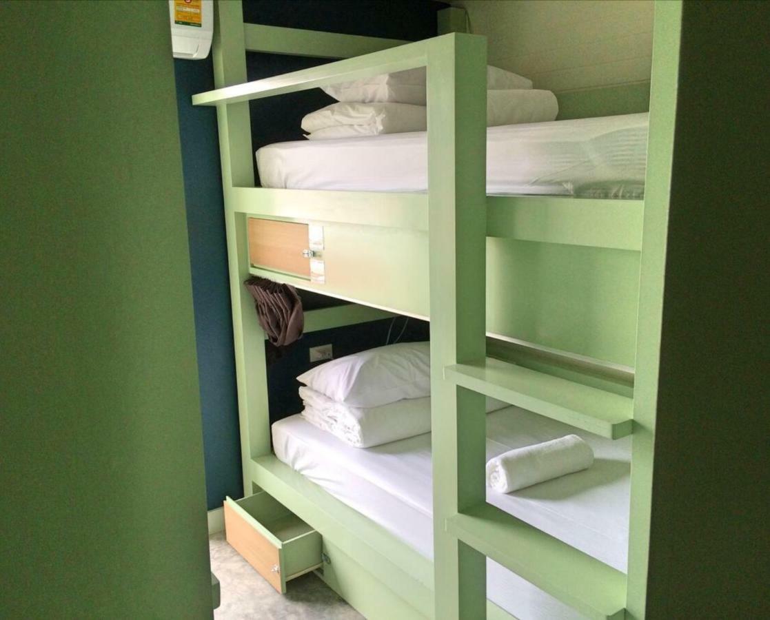 Yoo Yen Pen Sook Hostel Bangkok Exterior photo