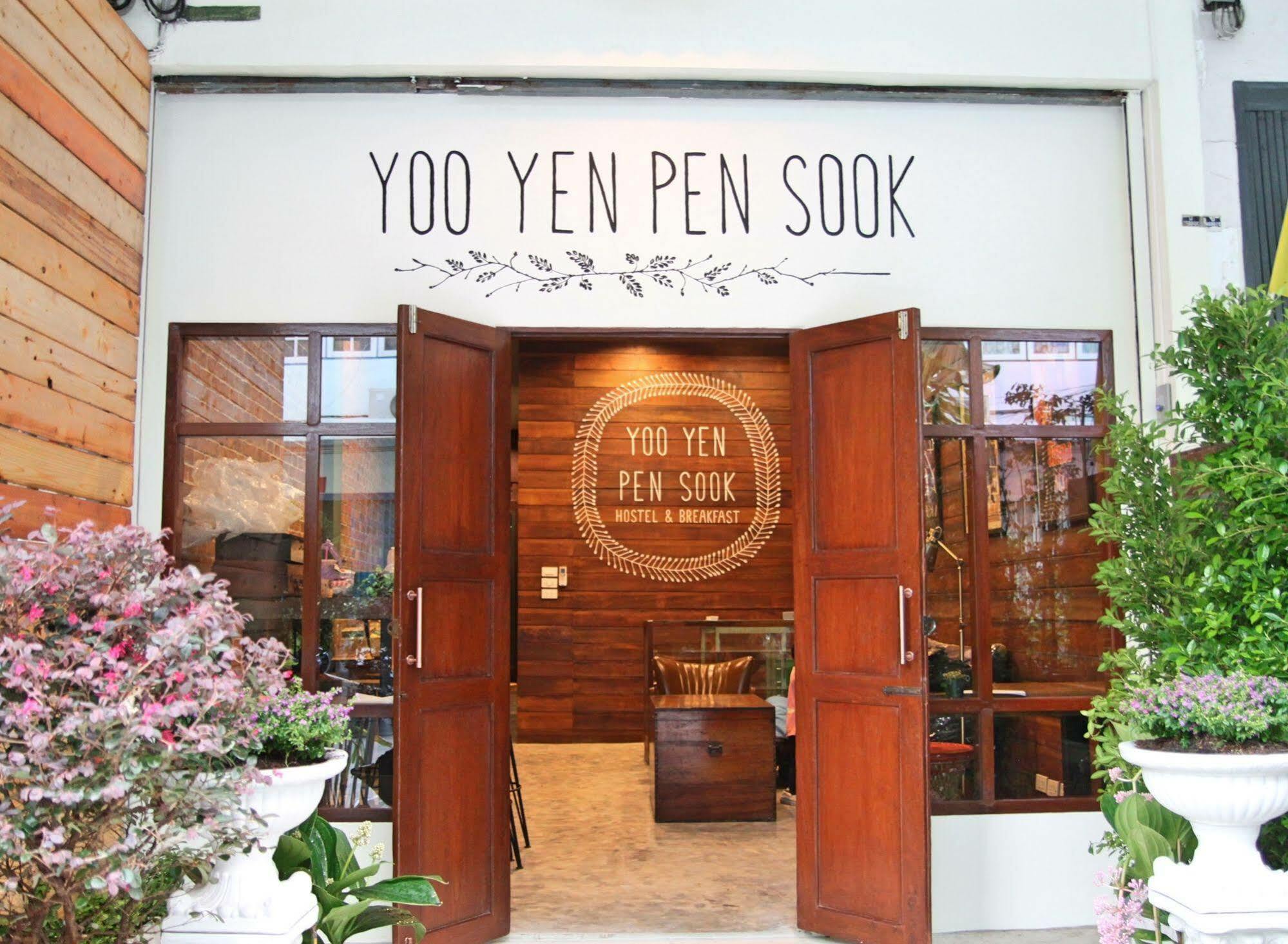 Yoo Yen Pen Sook Hostel Bangkok Exterior photo